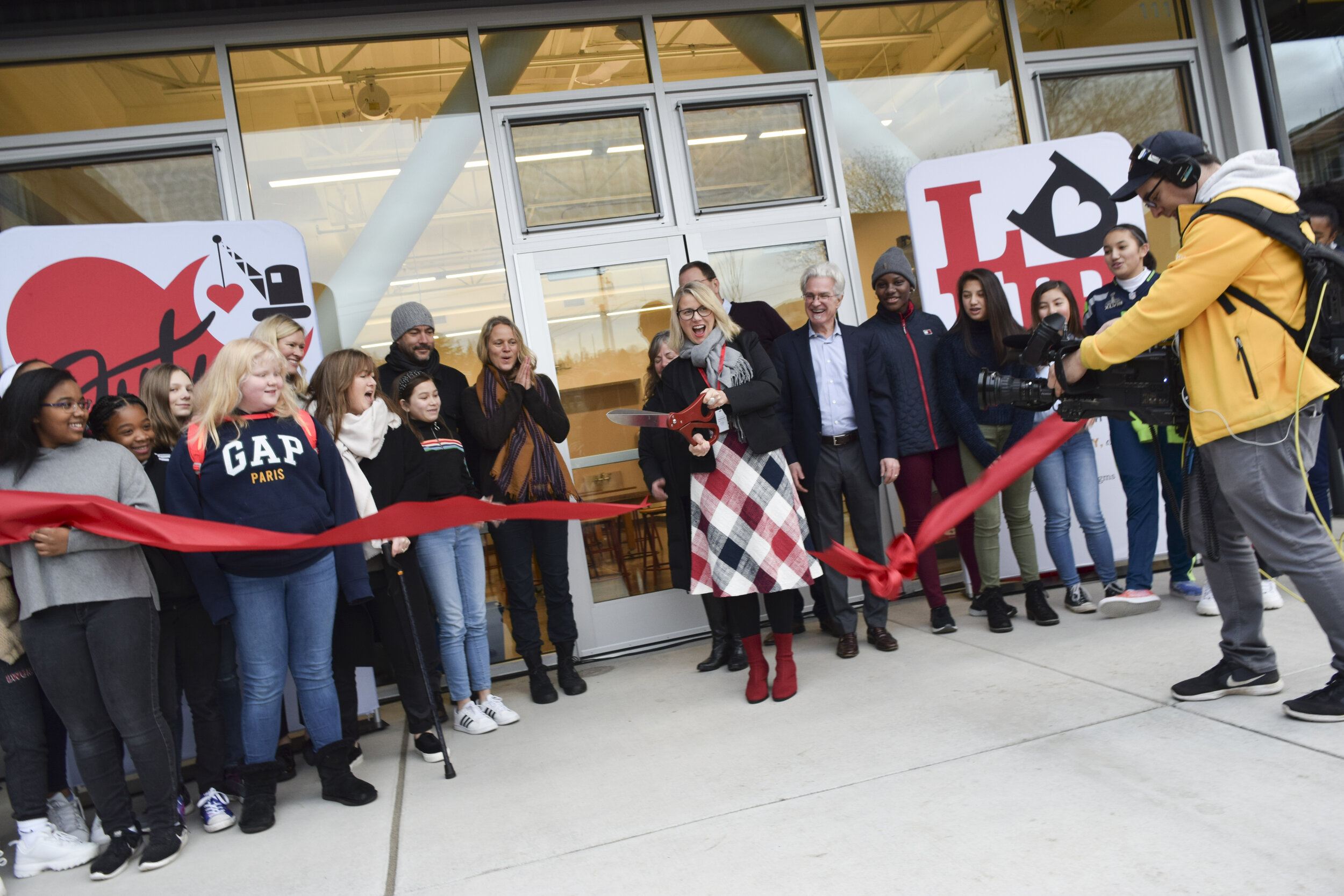 Ribbon Cutting Ceremony Officially Opens Lake Washington Girls Middle School S New Campus Lake Washington Girls Middle School