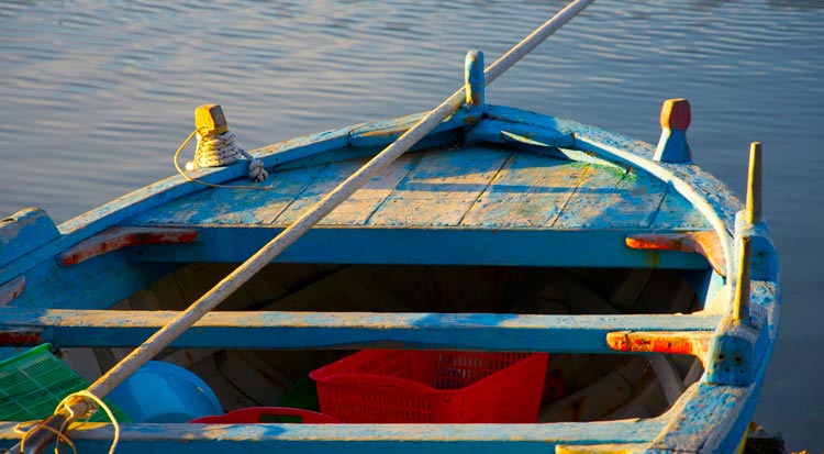 boat_on_river_sicily