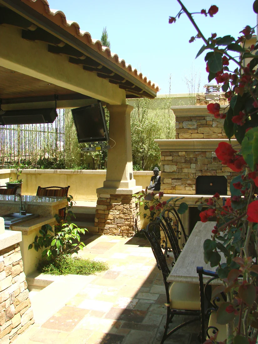 Structure and pizza oven.jpg