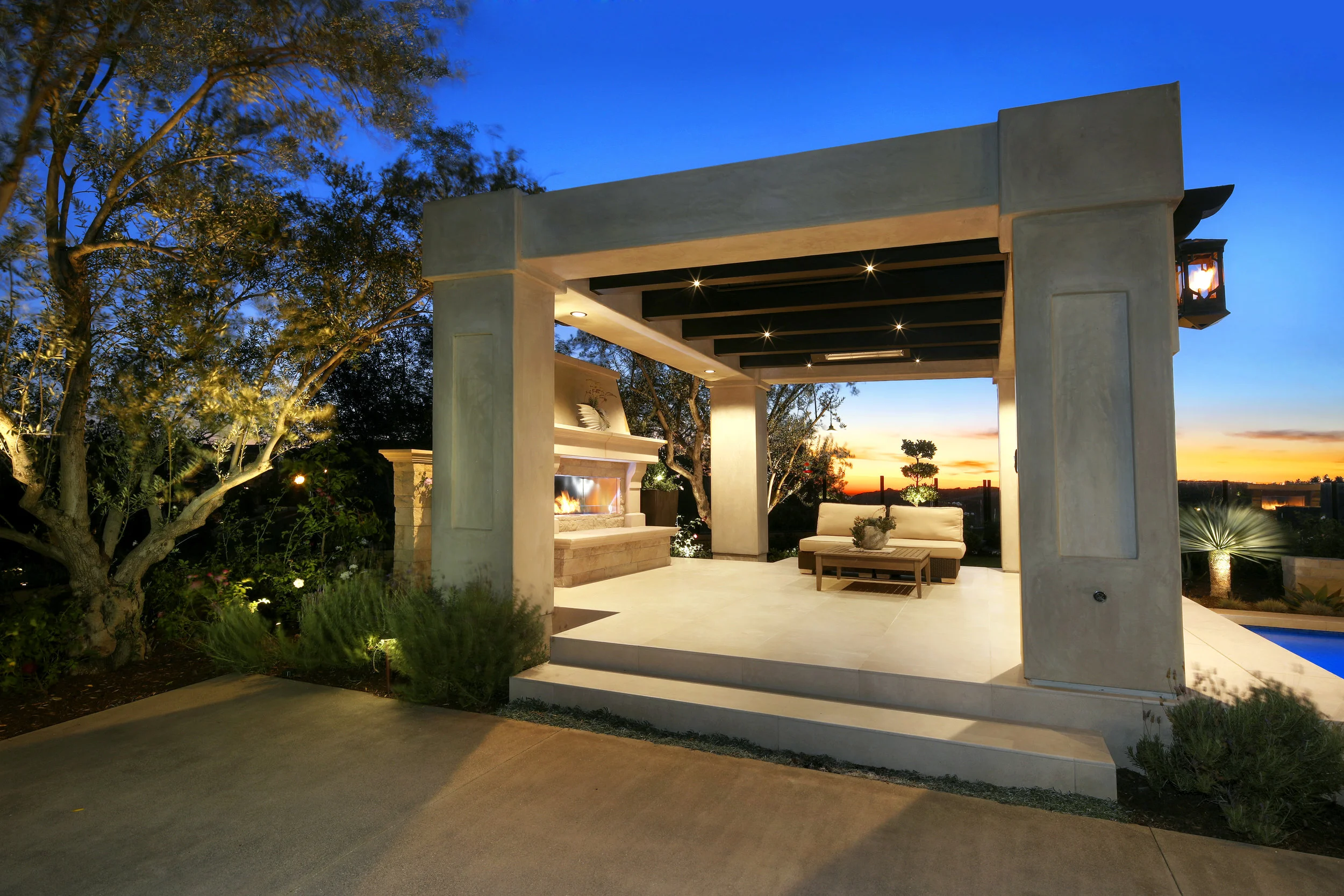 Fireplace and views2.jpg
