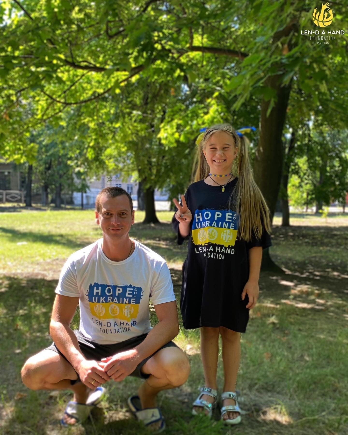 In this post, we want to highlight our volunteer Sasha and his daughter Sonya. He and his family had to flee their home, Kharkiv, which is constantly under shelling. Sonya is nine years old, and she actively participates in and helps Len-D A Hand Fou
