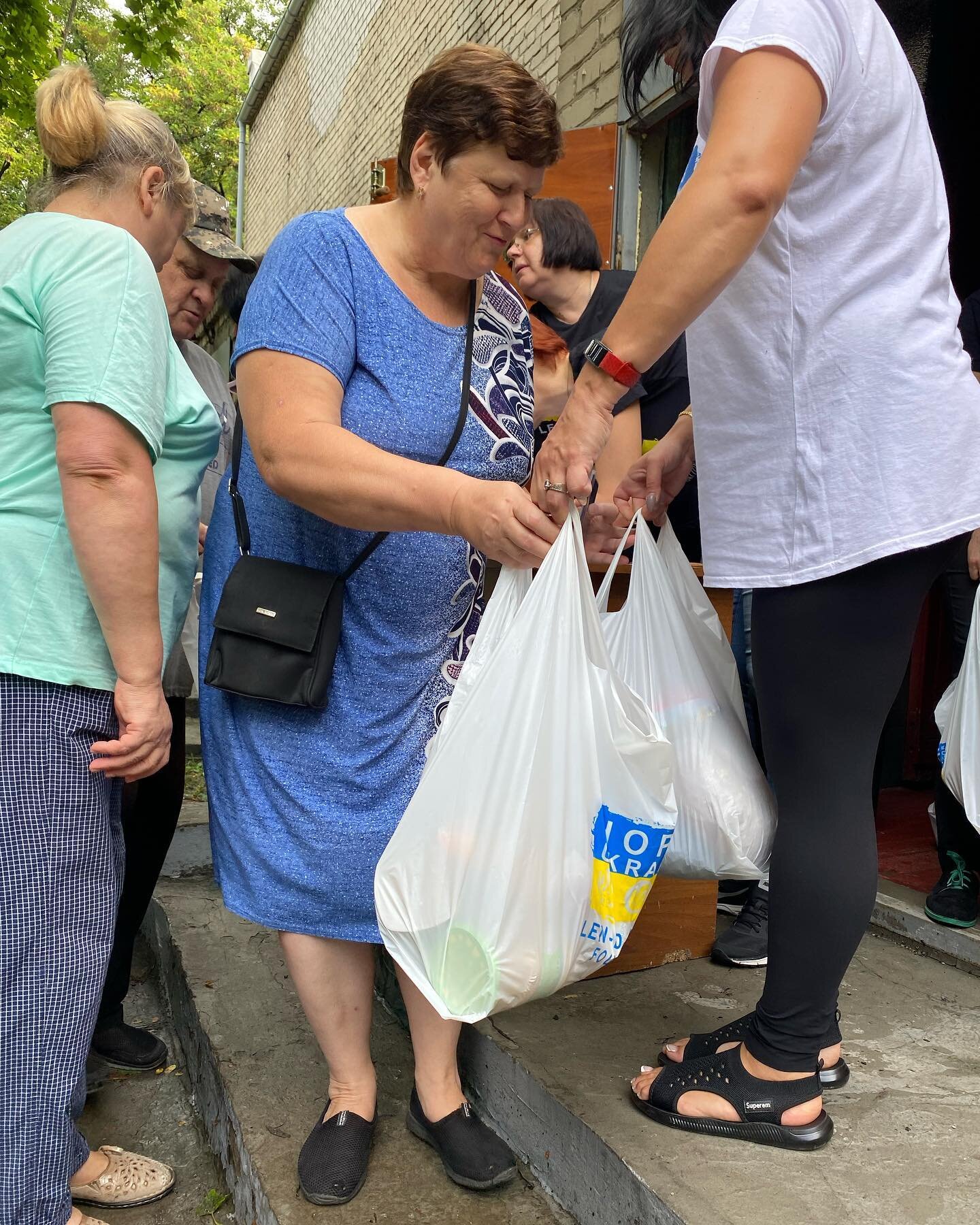 200 more food packages were received by internally displaced persons
_______________

🇺🇦Ще 200 продуктових наборів отримали внутрішньо переміщені особи 

#lendahandfoundation #volunteering #Ukraine #H4UA