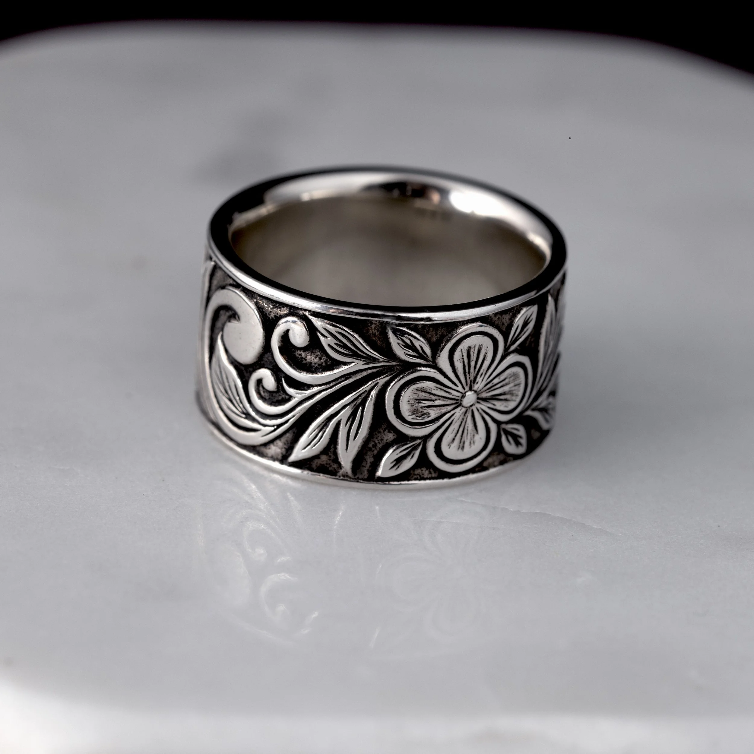 Deep carved band