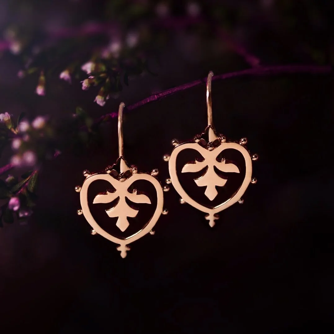 The Filigree Heart drop earrings 💖 A romantic, classic heart design reimagined with delicate ornamental flourishes. Made in solid rose gold so as to last an eternity. 💖Available on our website or in our fabulous @strandarcade boutique ✨ Tap the image to shop! 
.
.
#heartearrings #heartjewellery #romanticjewellery #rosegoldheart #heart #filigree #finejewellery #designerjewels #rosegold #heartnecklace #romance #designer #strandarcadesydney