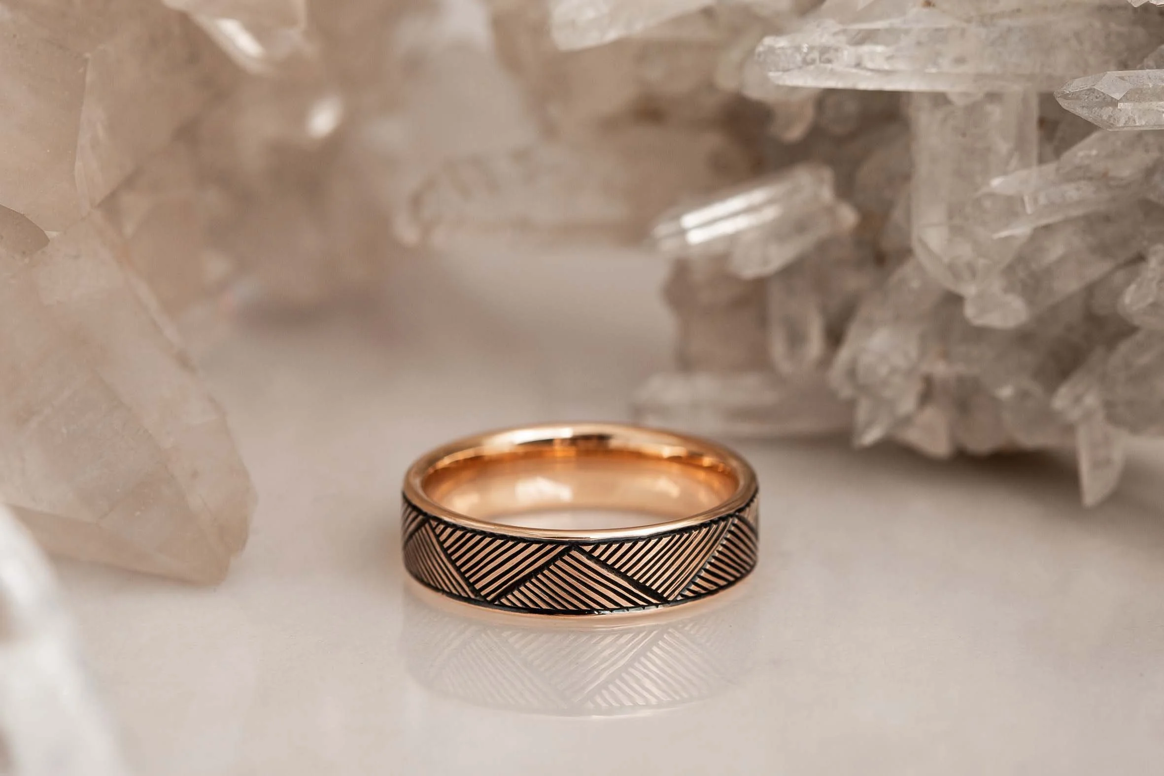 hand engraved woven pattern on mans wedding band in rose gold