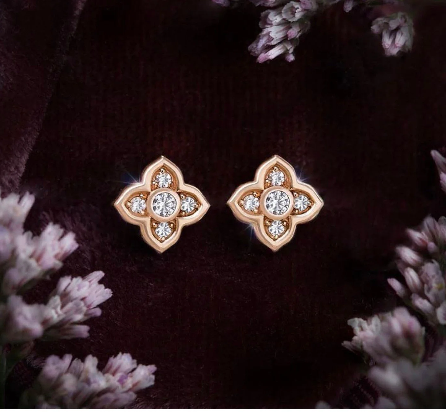 Christmas Eve, and the final day for Christmas gift shopping! 🎁 We&rsquo;re open today 11am-5:30pm. Walk-ins welcome&mdash;no appointment needed.
Hundreds of original designs to browse through in our CBD studio, conveniently situated next to Martin 