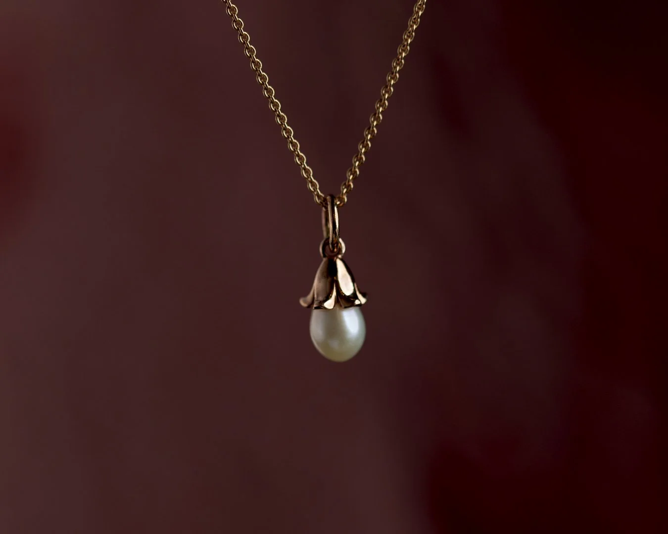 Pearl pendant, rose gold