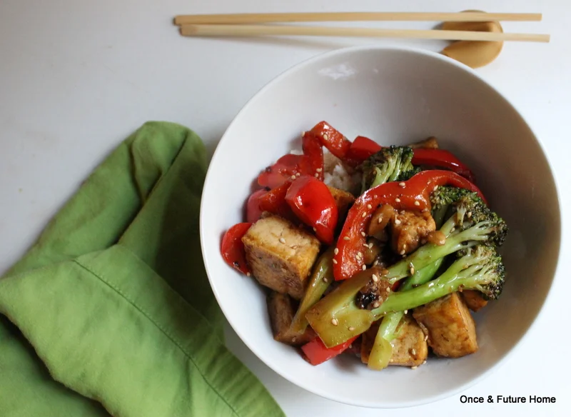 Tofu, Red Bell Pepper, Broccoli & Walnut Stir Fry