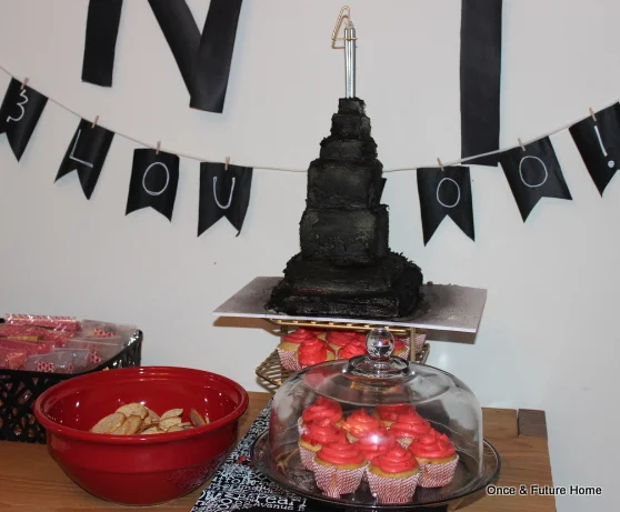 That's supposed to be an Empire State Building Birthday Cake.