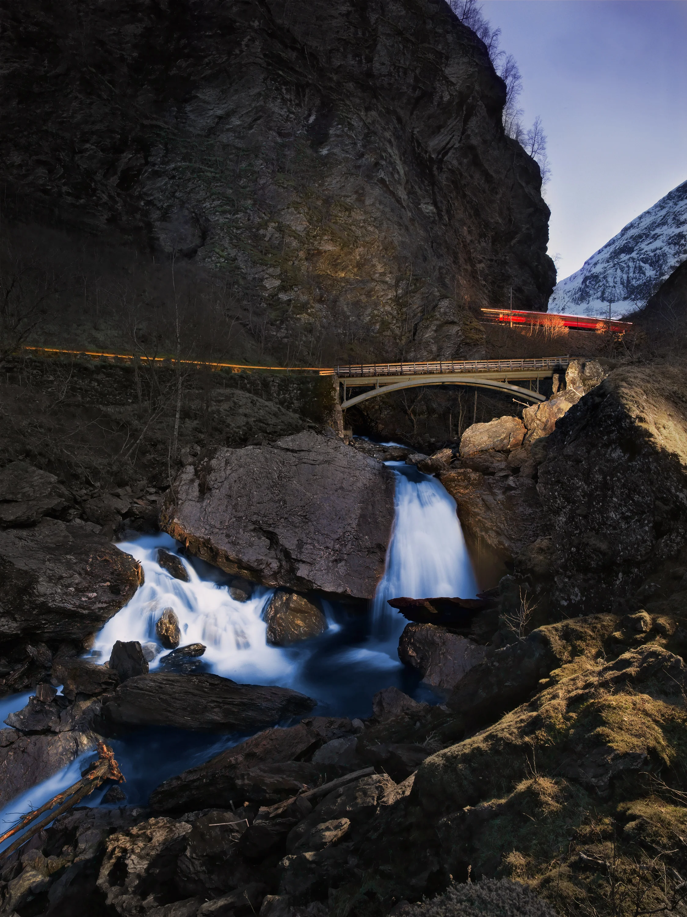 Flåmsbaneboka i ny drakt - Johs. B. Thue og Thomas Morel