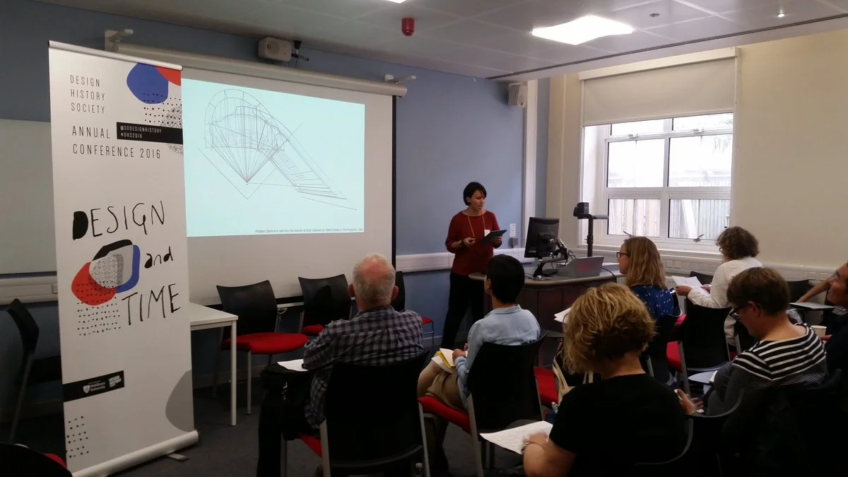 Presenting my paper at the DHS conferenc e at Middlesex University.