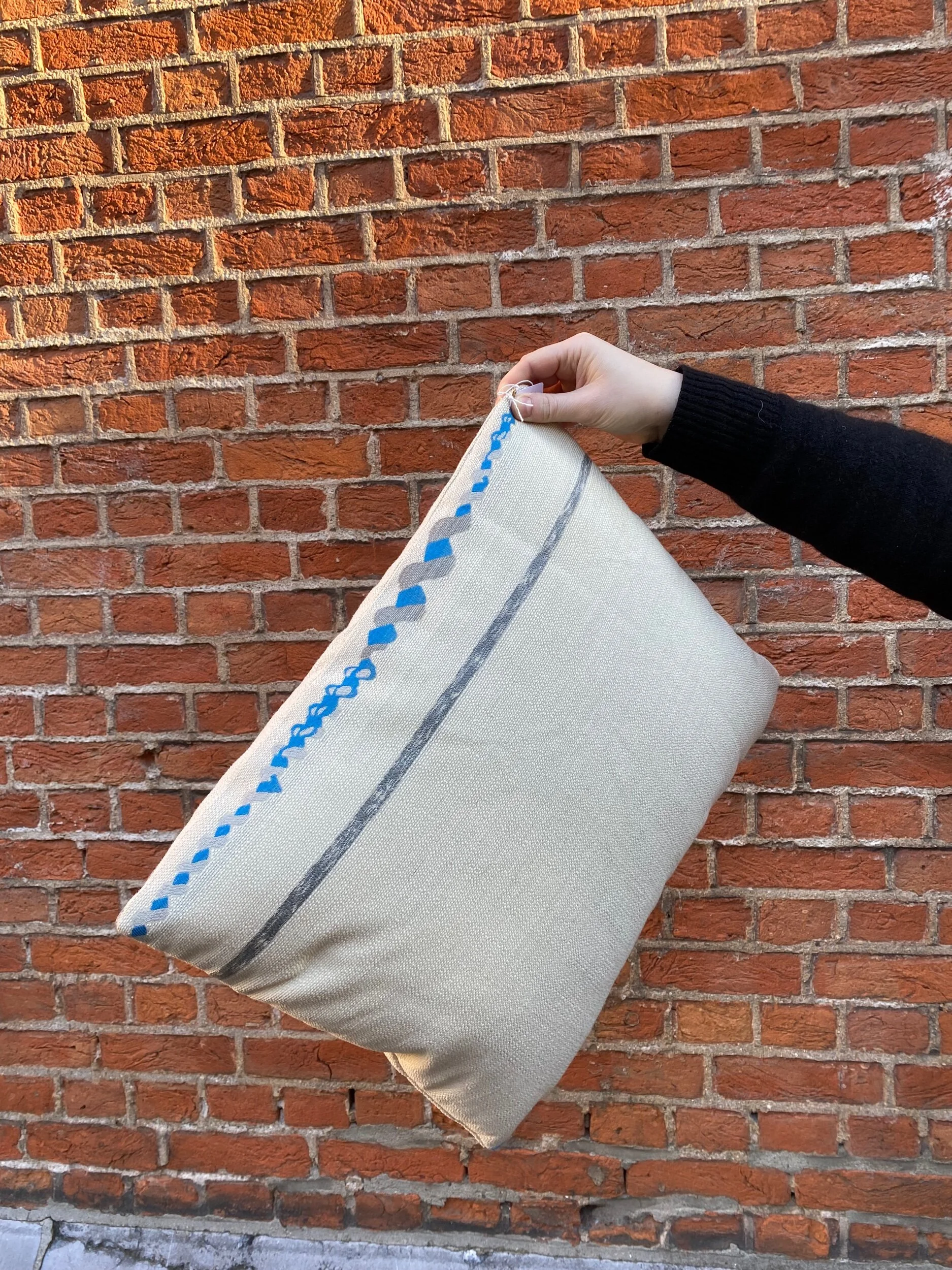 C3E34AAB-3DB7-40DF-9548-51EEF2BE9E22