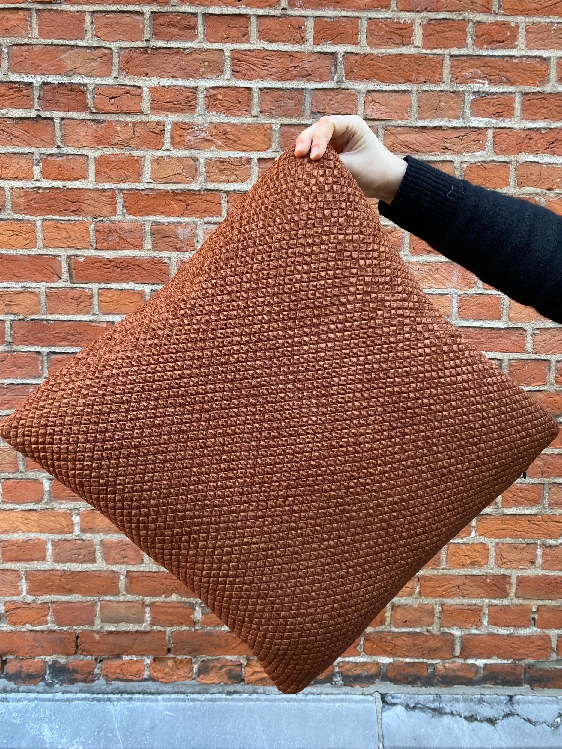 37E6C932-1572-4B24-BE72-22E080F39C7E