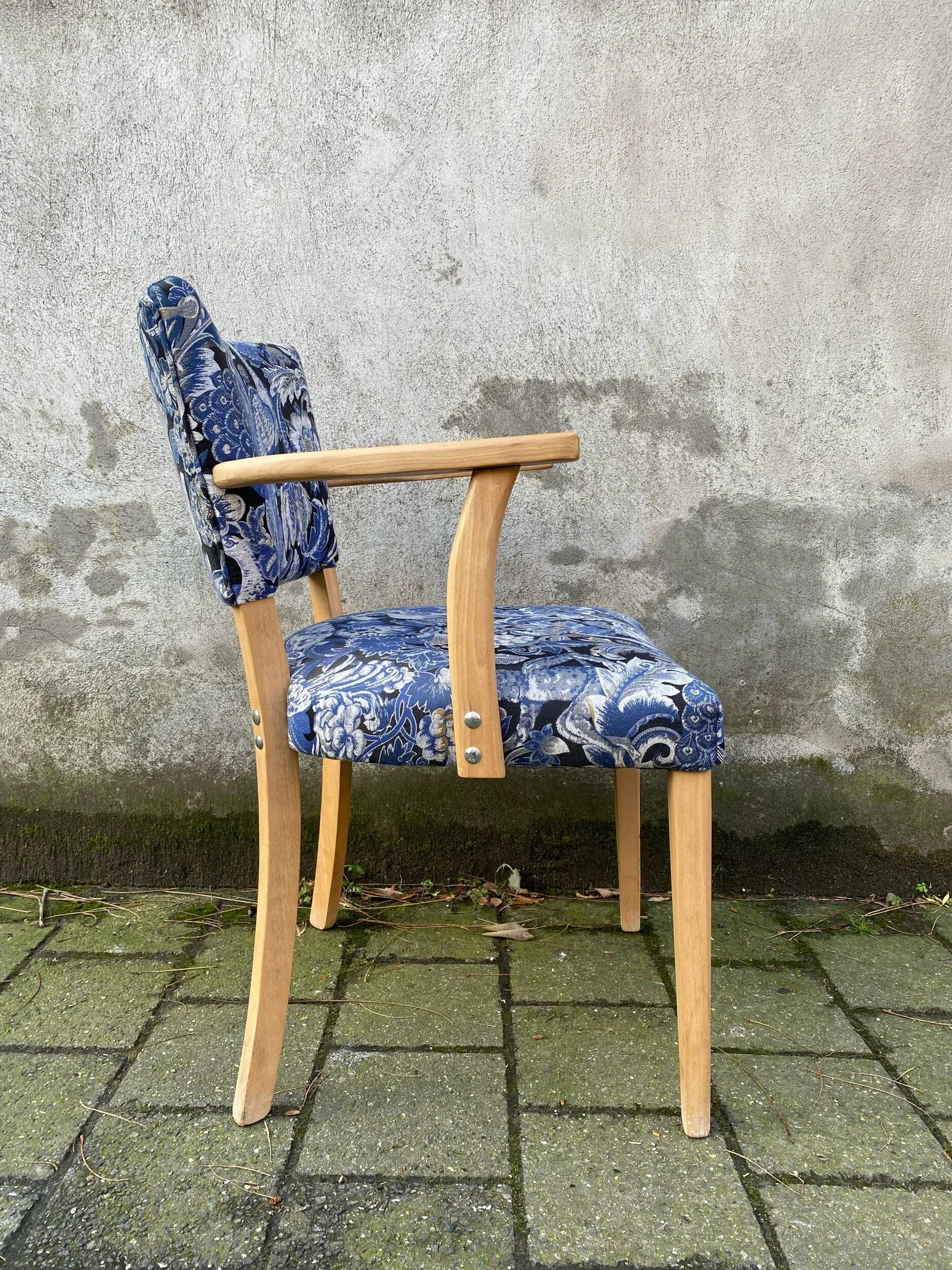 FE991CF5-9AAB-4173-B479-AAEFE252E238