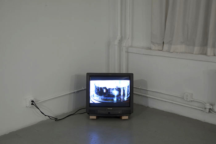   Julia Spínola,   Lapso II,  2010. Color video with sound, looped. 