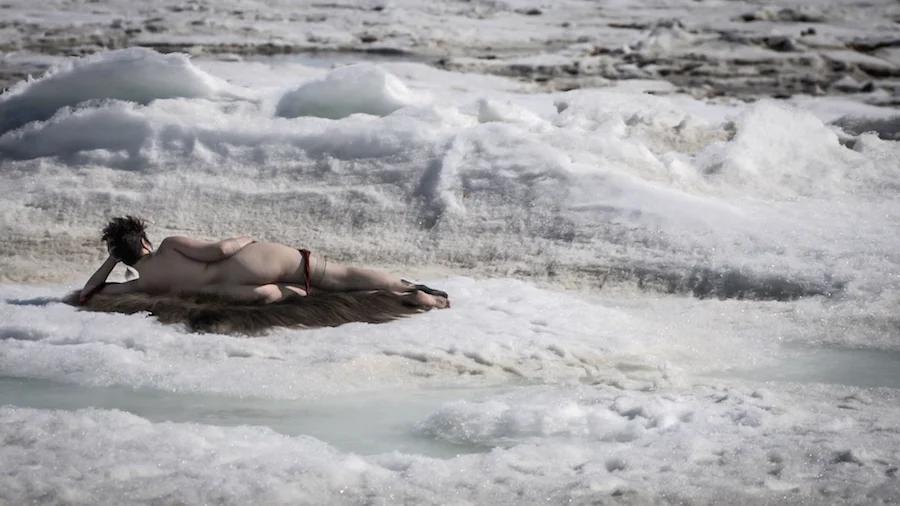 Laakkuluk Williamson-Bathory, Timiga nunalu, sikulu (My body, the land and the ice), 2016. Photo: Jamie Griffiths.