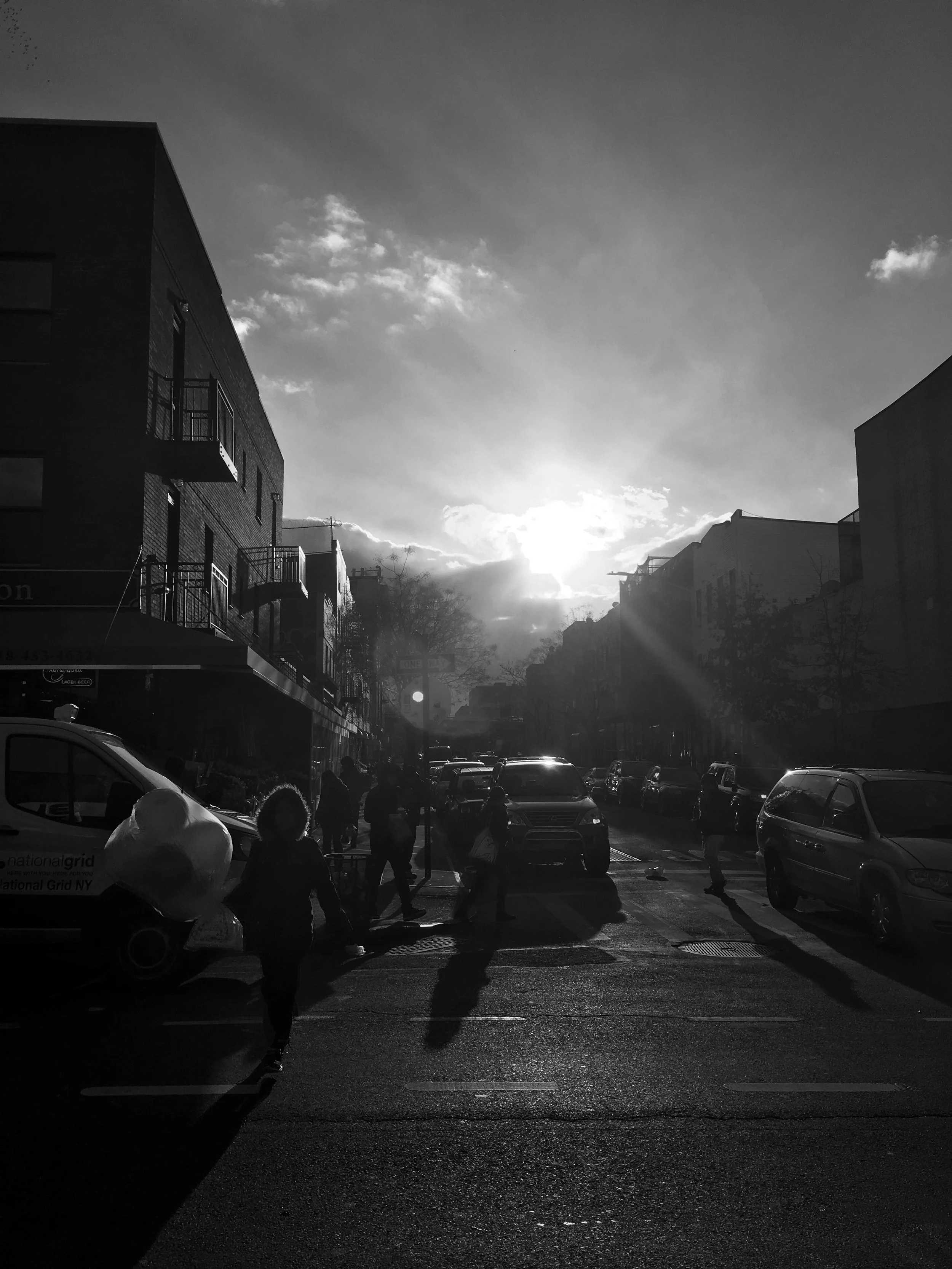 Knickerbocker Ave balloons light.jpg