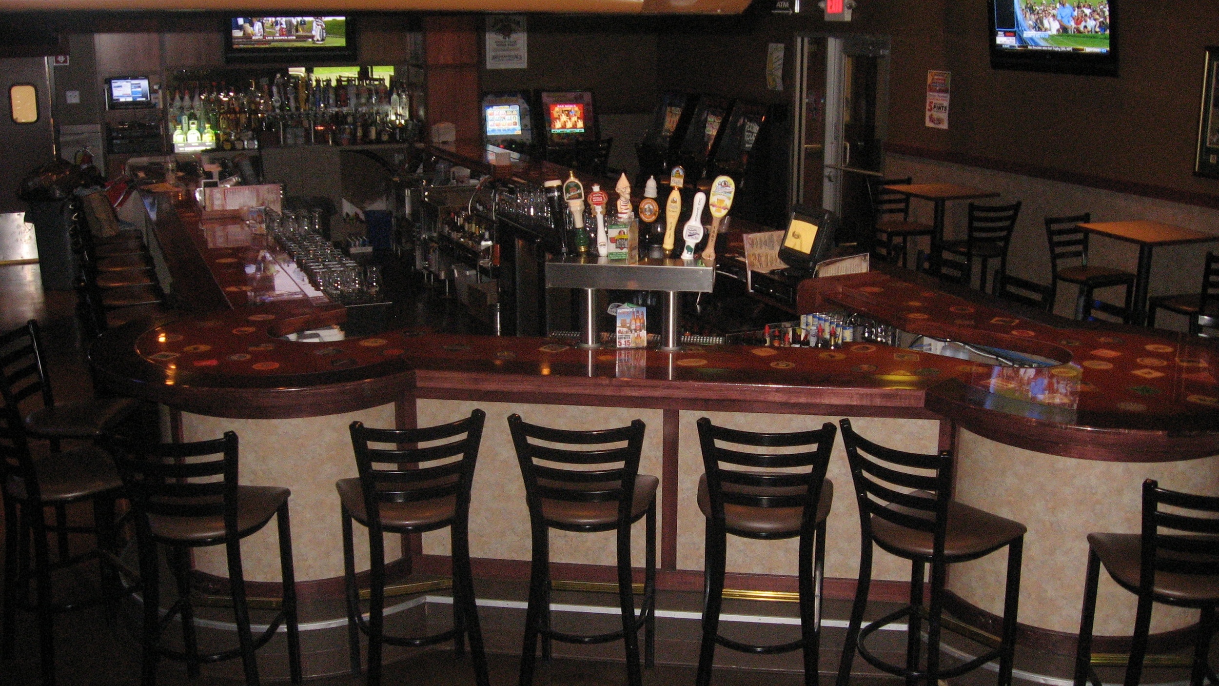 Holiday's Pub
