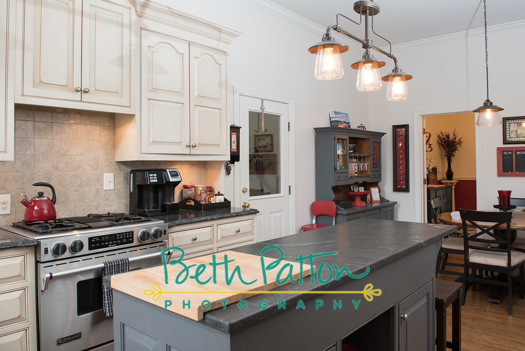 102LaForetKitchen-5.jpg