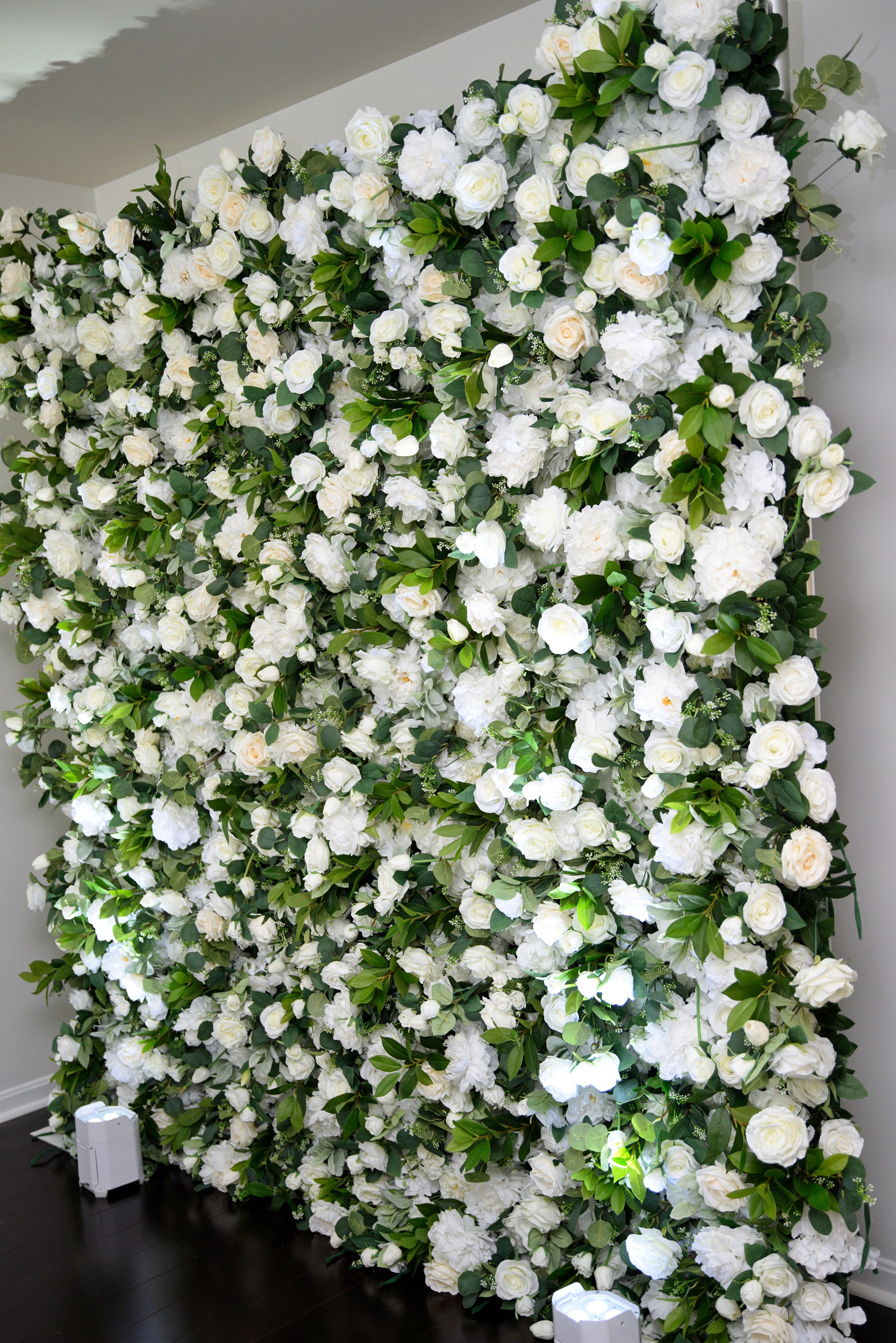 eyeObee PhotoBooth dmv luxury photobooth flower wall 3.jpeg