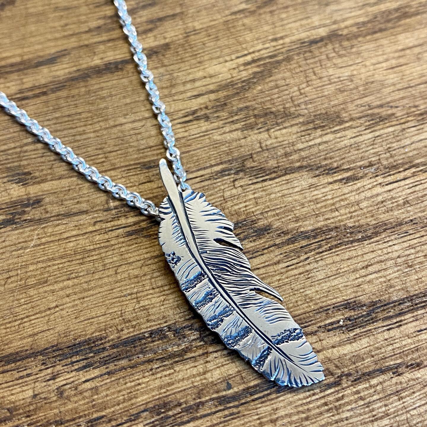 A jays feather necklace I made for a friend recently. Always enjoy making things that I know have a personal meaning for the recipient.
Sterling silver. 

#sterlingsilver #jewelery #jewellery #jeweler #silverjewelry #pendant #gemstones #gold #silver 