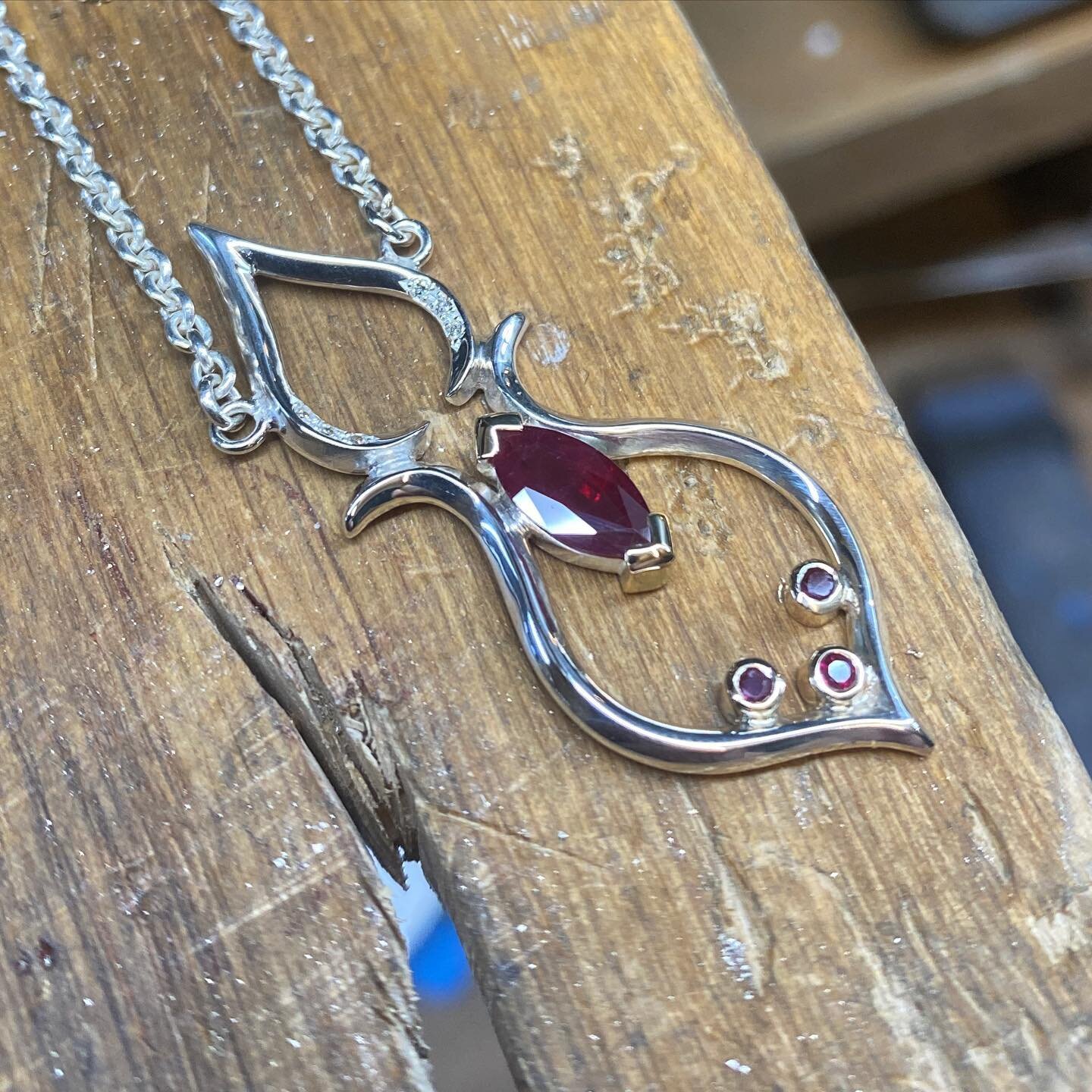 I loved making this recent commission for a ruby wedding anniversary. Silver with 9ct gold, rubies and diamonds.

#ruby #diamonds #handmade #jewellery #diamonds #pendant #gemstones #shopindependent #frome #somerset #silver #gold