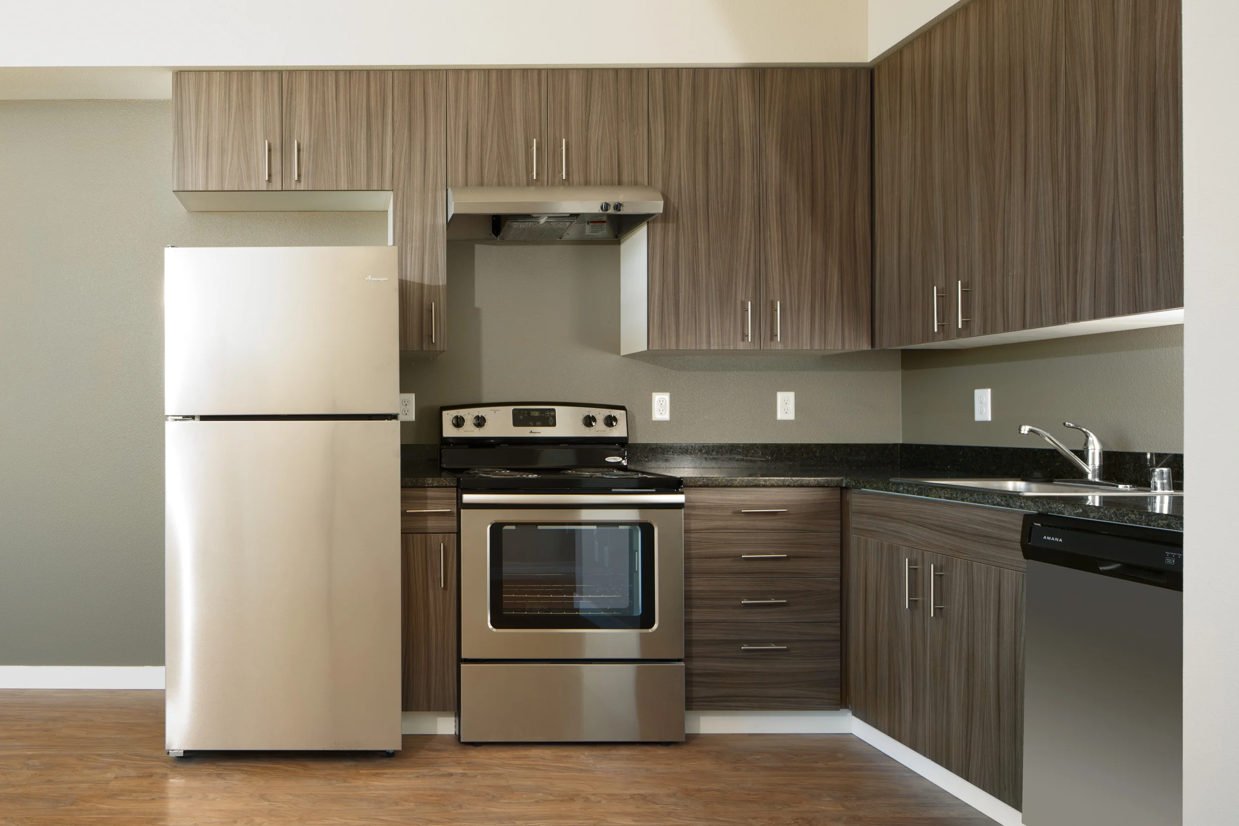 Kitchen Unit/1 Bedroom Apartment