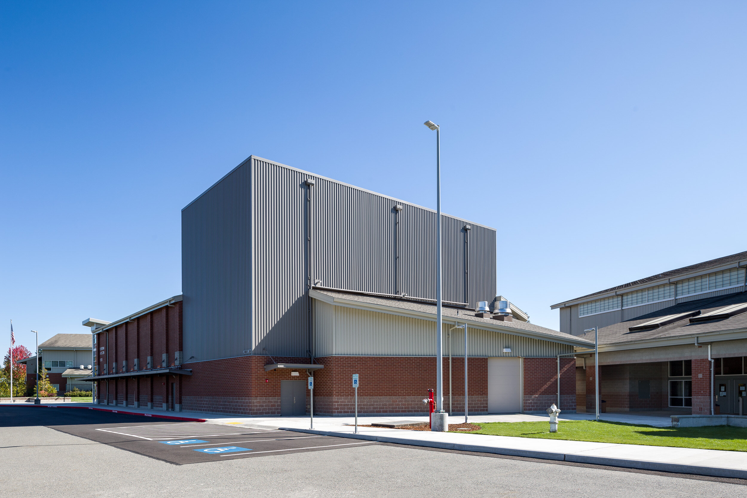 Bonney Lake High School Performing Arts Center - Berschauer Group / Erickson McGovern Architects