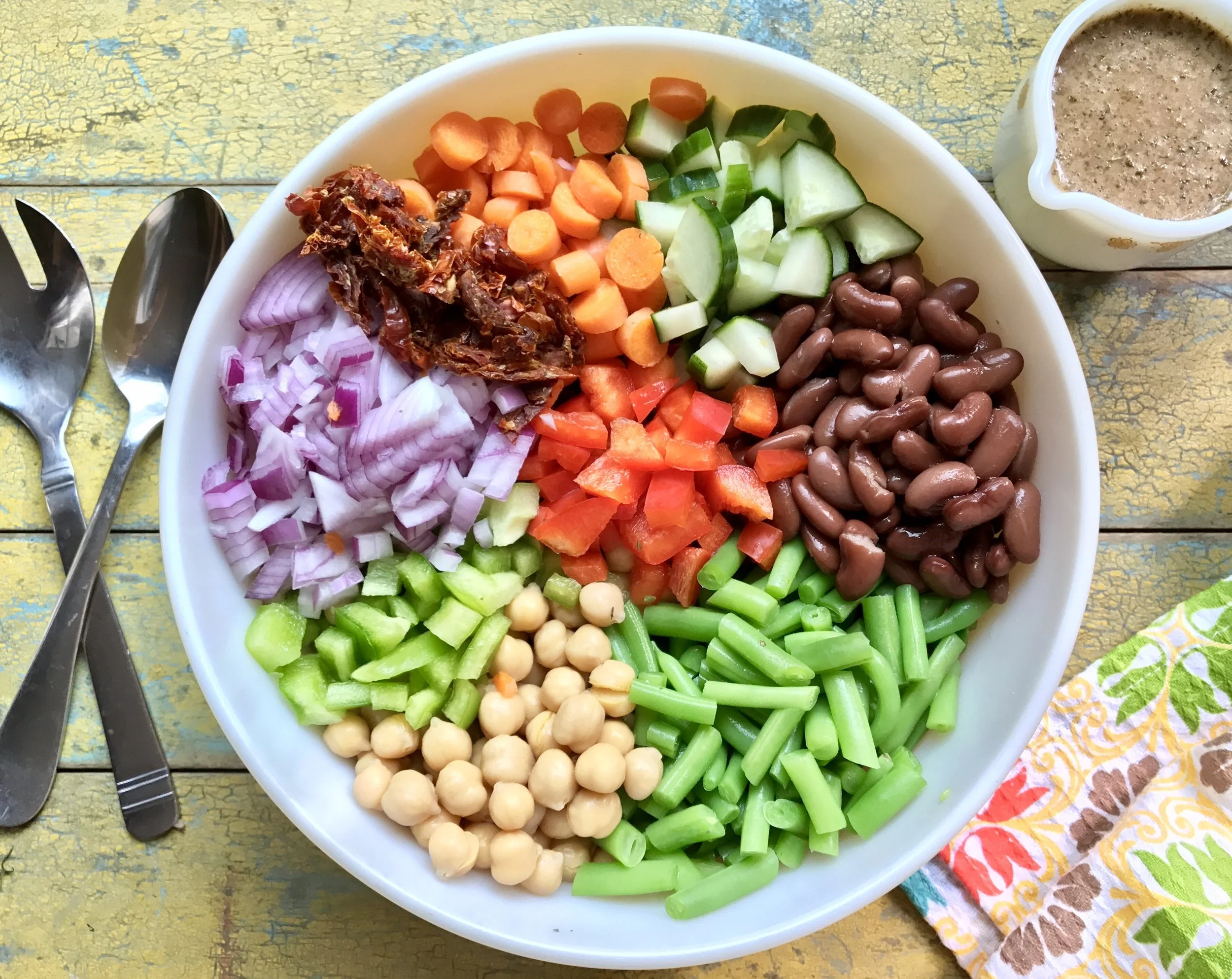      

 
       3 Bean Salad with Balsamic Vinaigrette    Fresh green beans from the farmers market are always on my shopping list. I love to snack on them raw, steam and toss with olive oil, garlic and lemon, or blanch and throw in a 3 bean salad.&n