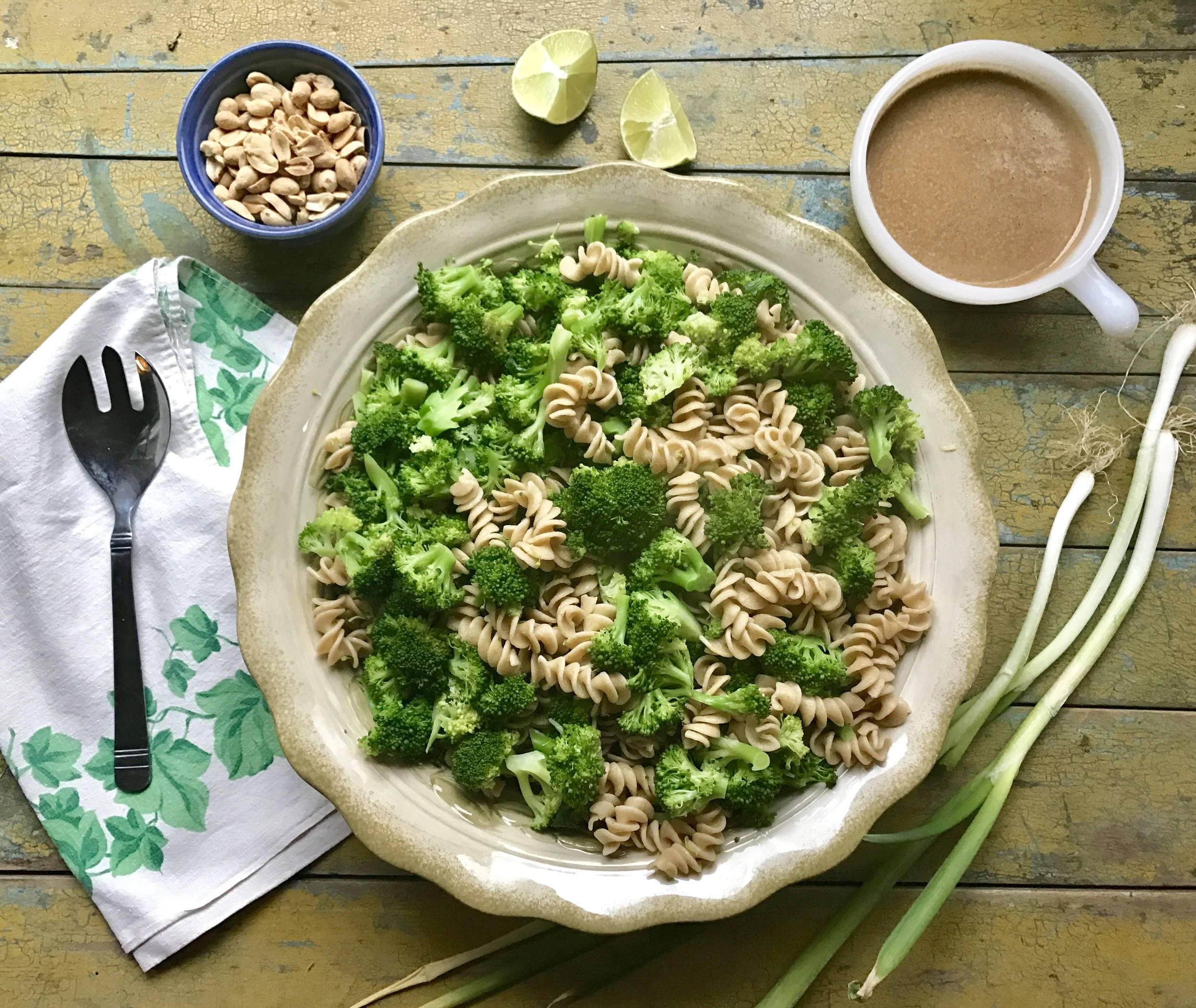      

 
   One Pot Broccoli and Pasta with Peanut Sauce        Somedays it seams like there's no time to make a healthy dinner. Between work and running the kids around after school, the thought of cooking dinner can be overwhelming. &nbsp;But, by u