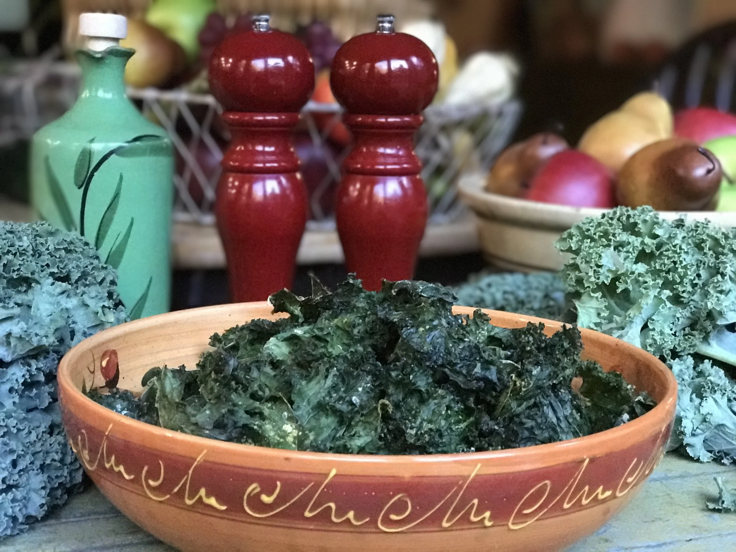      

 
   Kale Chips     Kale is a powerhouse of nutrition. Plus, it loves the cold weather, so kale is usually available at the farmer's market right up to the end of the season.  Wether you love kale or hate it everyone loves kale chips. These cr