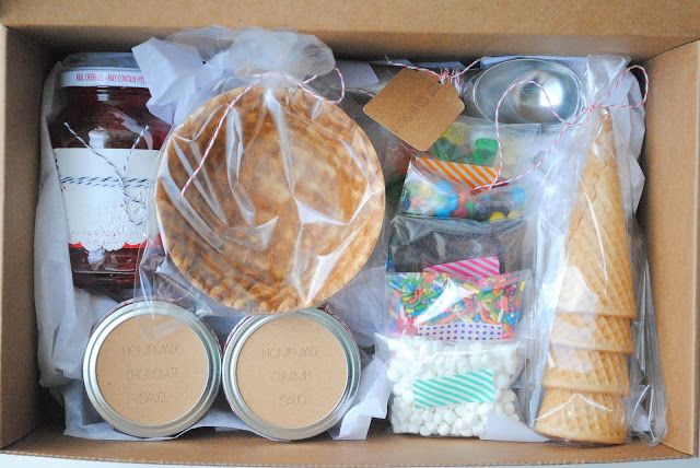 Washi tape can be used to close your cellophane bags and add a punch of colour to your kit. It goes nicely with brown cardstock textures.
