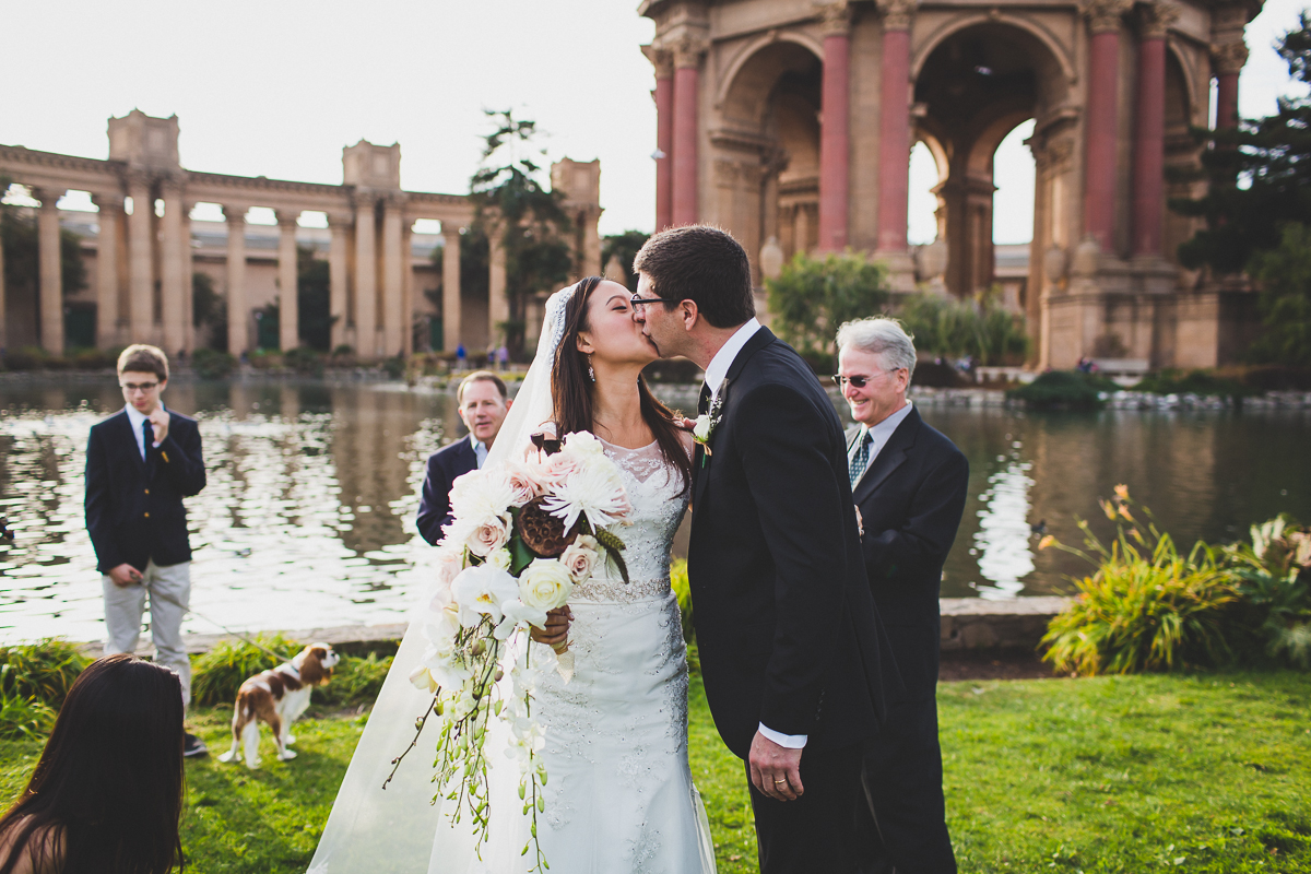 San-Francisco-Palace-of-fine-art-documentary-wedding-photographer-destination-wedding-36.jpg
