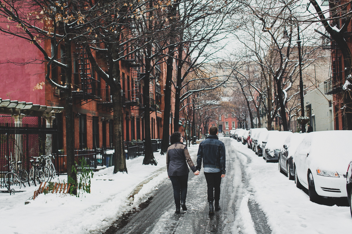 Winter-Snow-Brooklyn-Heights-Lifestyle-Documentary-Engagement-Photos-26.jpg