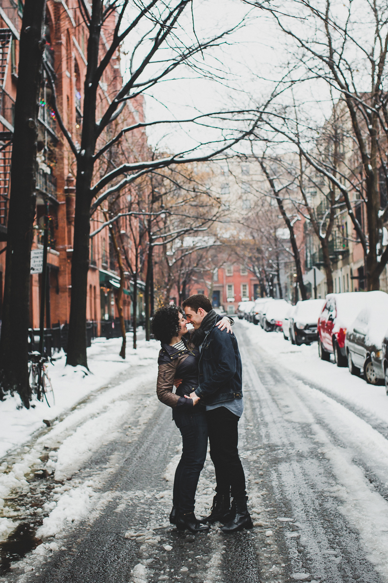 Winter-Snow-Brooklyn-Heights-Lifestyle-Documentary-Engagement-Photos-27.jpg
