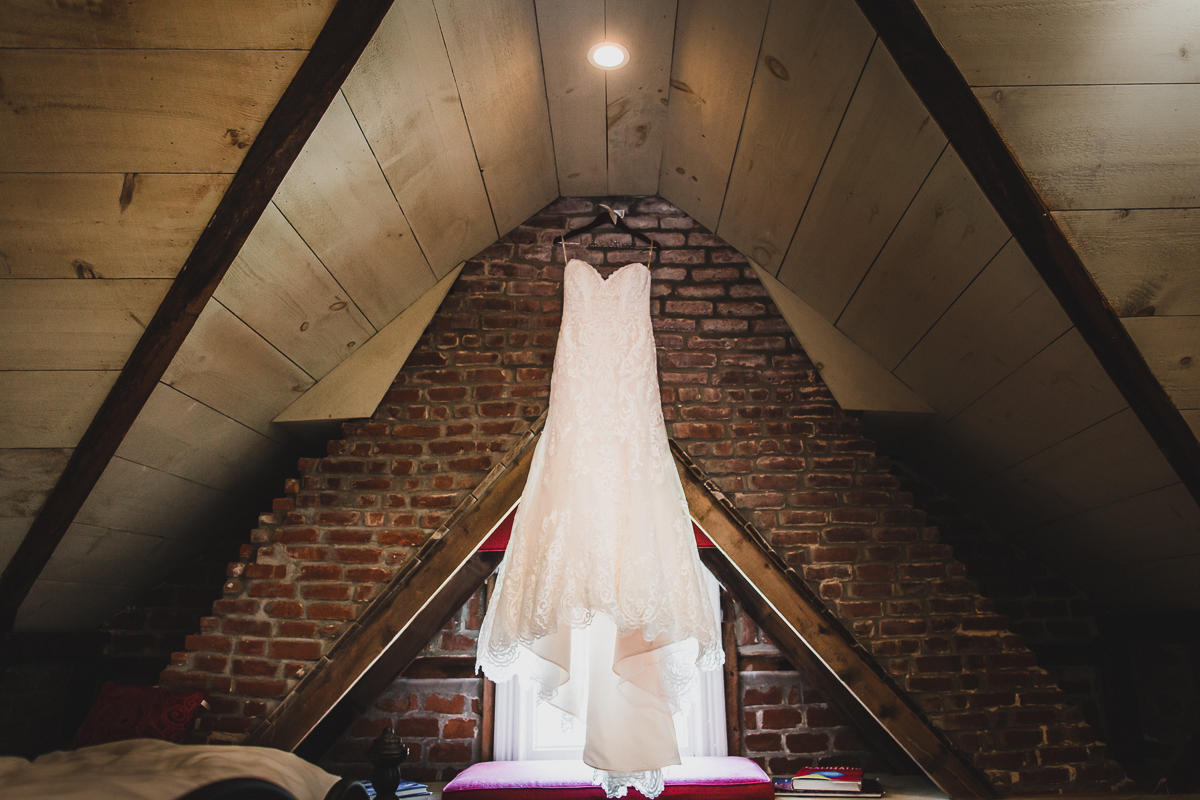Jedediah-Hawkins-Inn-Documentary-Wedding-Photographer-Long-Island-1.jpg