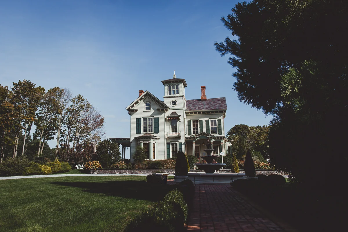 Jedediah-Hawkins-Inn-Documentary-Wedding-Photographer-Long-Island-14.jpg