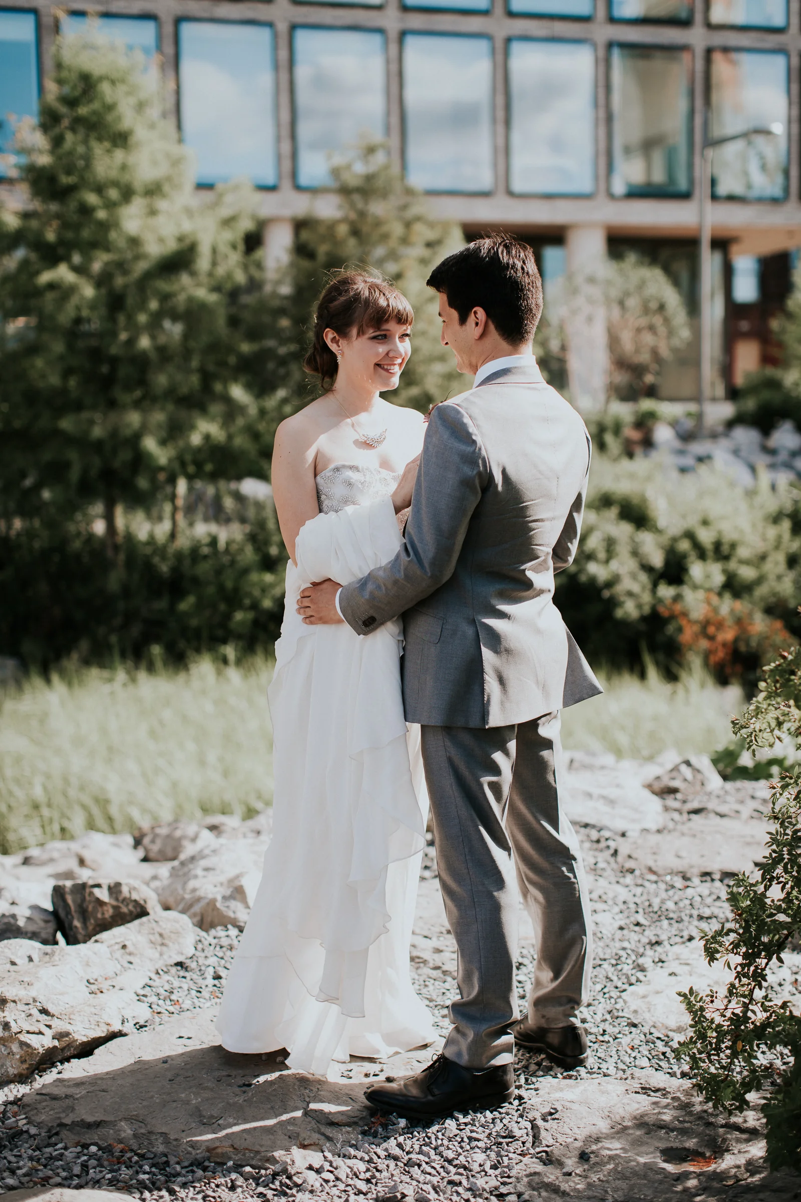 Dinosaur-Inspired-Brooklyn-Wedding-26-Bridge-New-York-Documentary-Wedding-Photographer-27.jpg