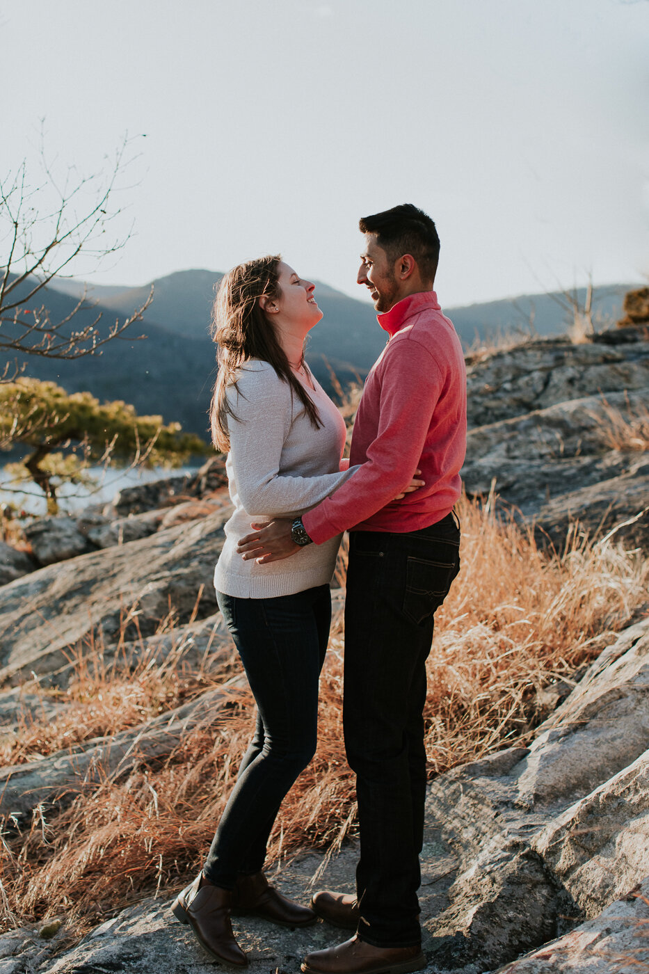 BearMountainStateParkEngagmentPhotos-33.jpg