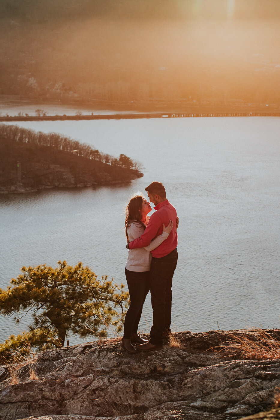 BearMountainStateParkEngagmentPhotos-40.jpg