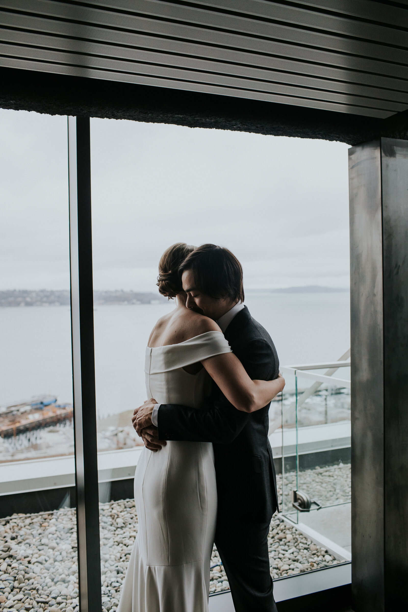 Seattle-Aquarium-Documentary-Wedding-Photographer-13.jpg