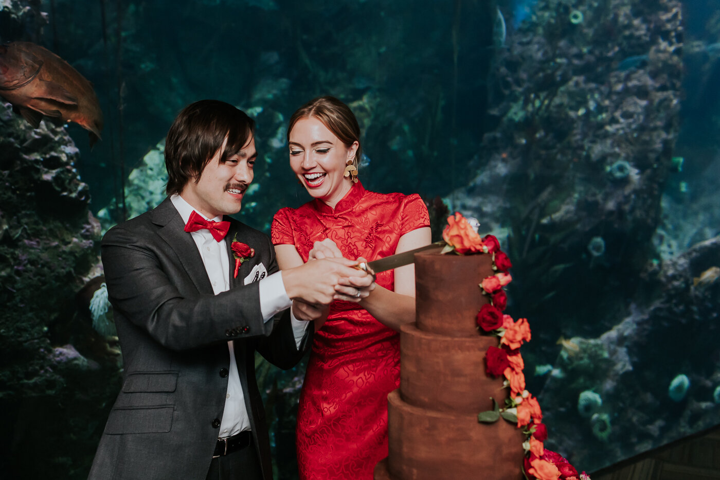 Seattle-Aquarium-Documentary-Wedding-Photographer-85.jpg