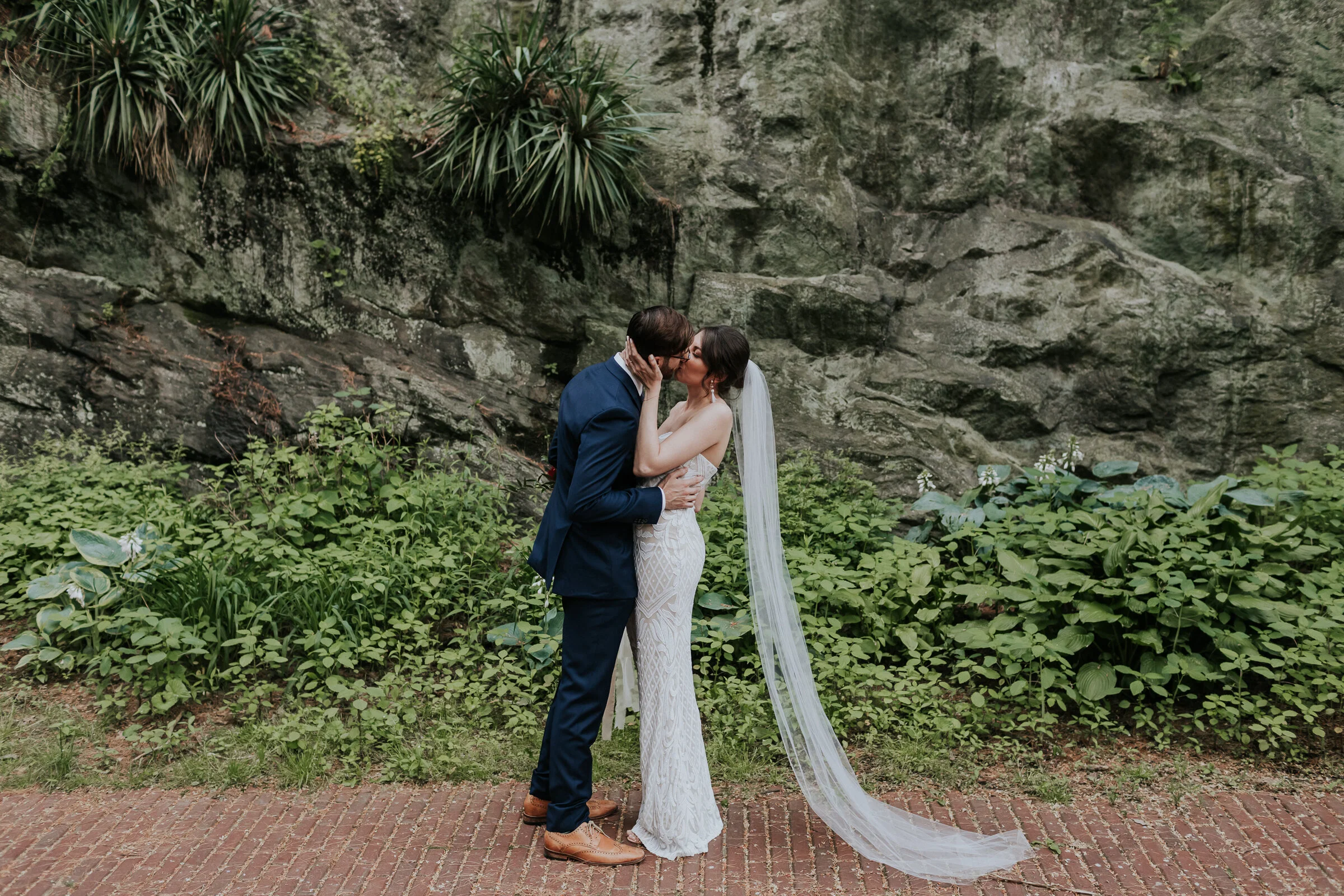 Fort-Tryon-Park-Elopement-NYC-Intimate-Wedding-Photographer-21.jpg