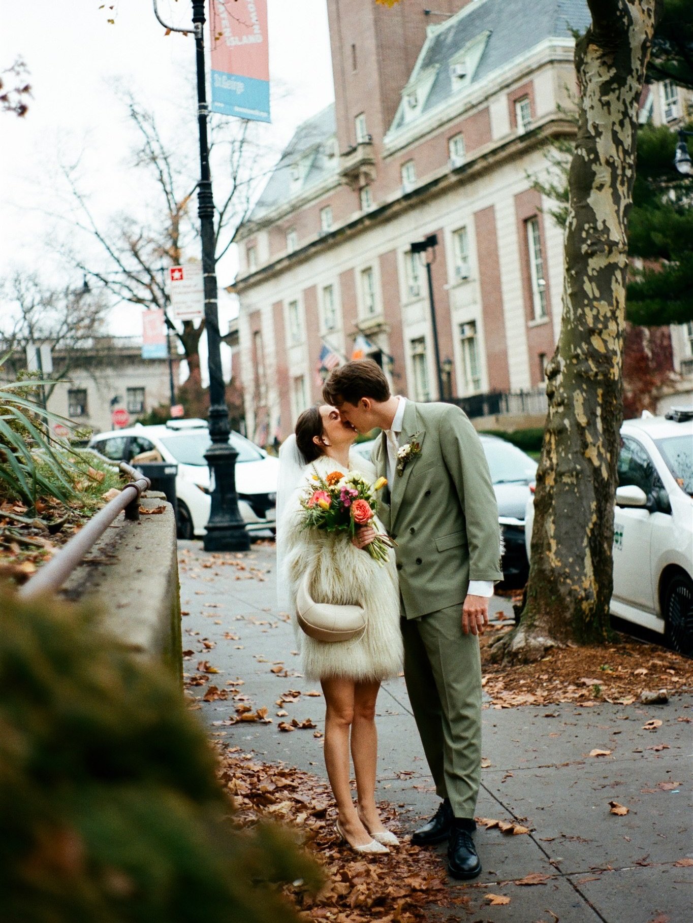 Part II as promised (don&rsquo;t check my last post&rsquo;s date 🙈) 
Mix of film and digital. 
Staten Island city hall turned out to be a vibe👌🏻 
#nycelopement #statenislandweddingphotographer #statenislandcityhall #nycweddingphotographer