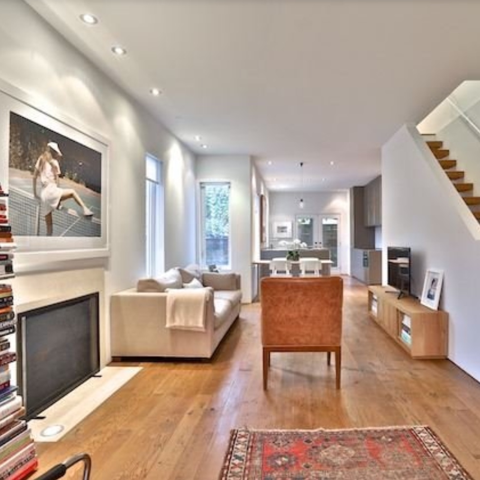 SOLDSay you’re looking for a small, turnkey abode in Yorkville, with a budget under $2 million. Would the focus of your search be on condos? Most likely? Yet here it is, a house that presents a much better value for the money, offering everything yo…