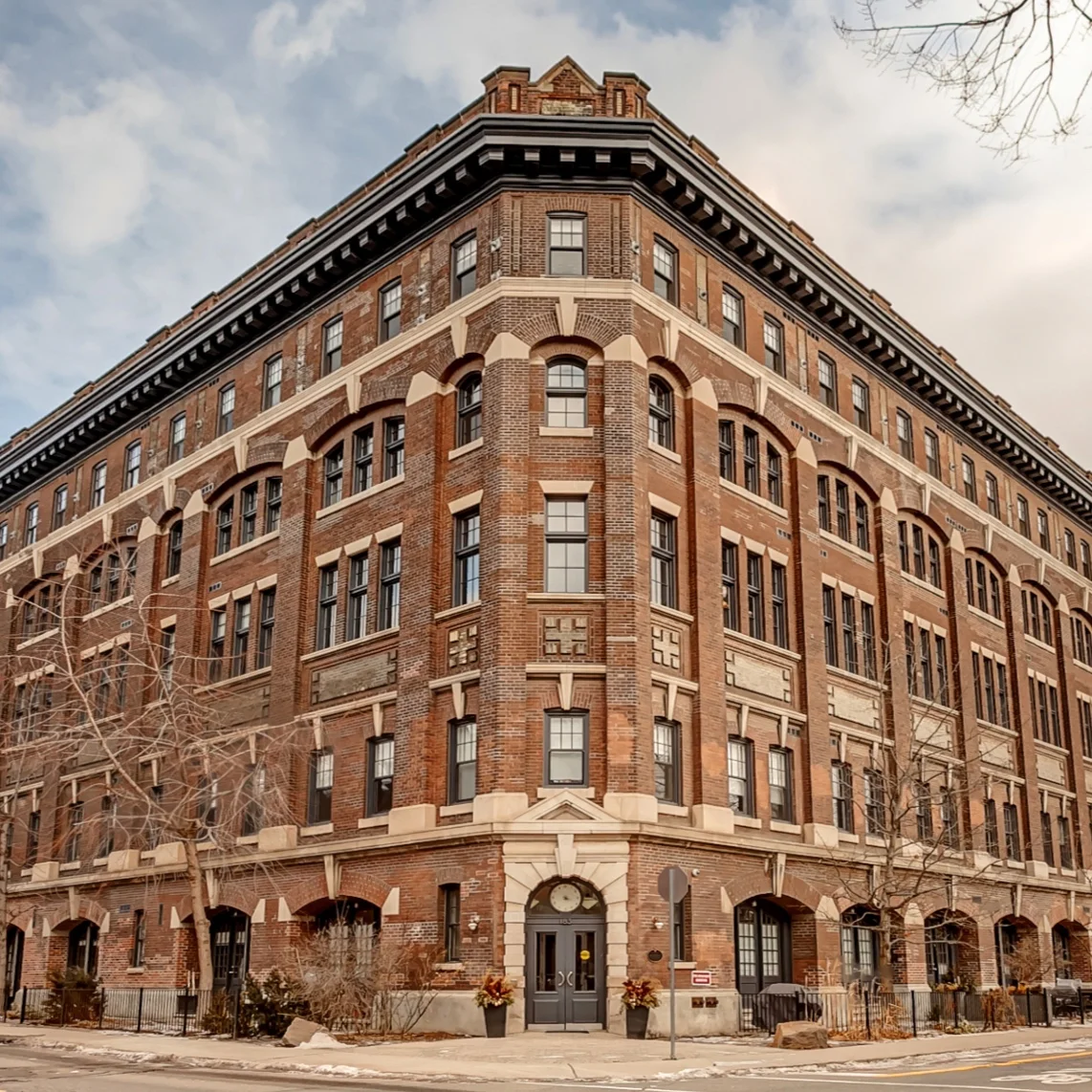 SOLD IN 1 WEEK ON OFFER NIGHT While a unit in Argyle Lofts is always worth a head turn, this one is one of the best suites in the building. Accessible by private street level entrance, its interior is beautifully warm and bright with arched windows and lofty ceiling. 183 Dovercourt Road