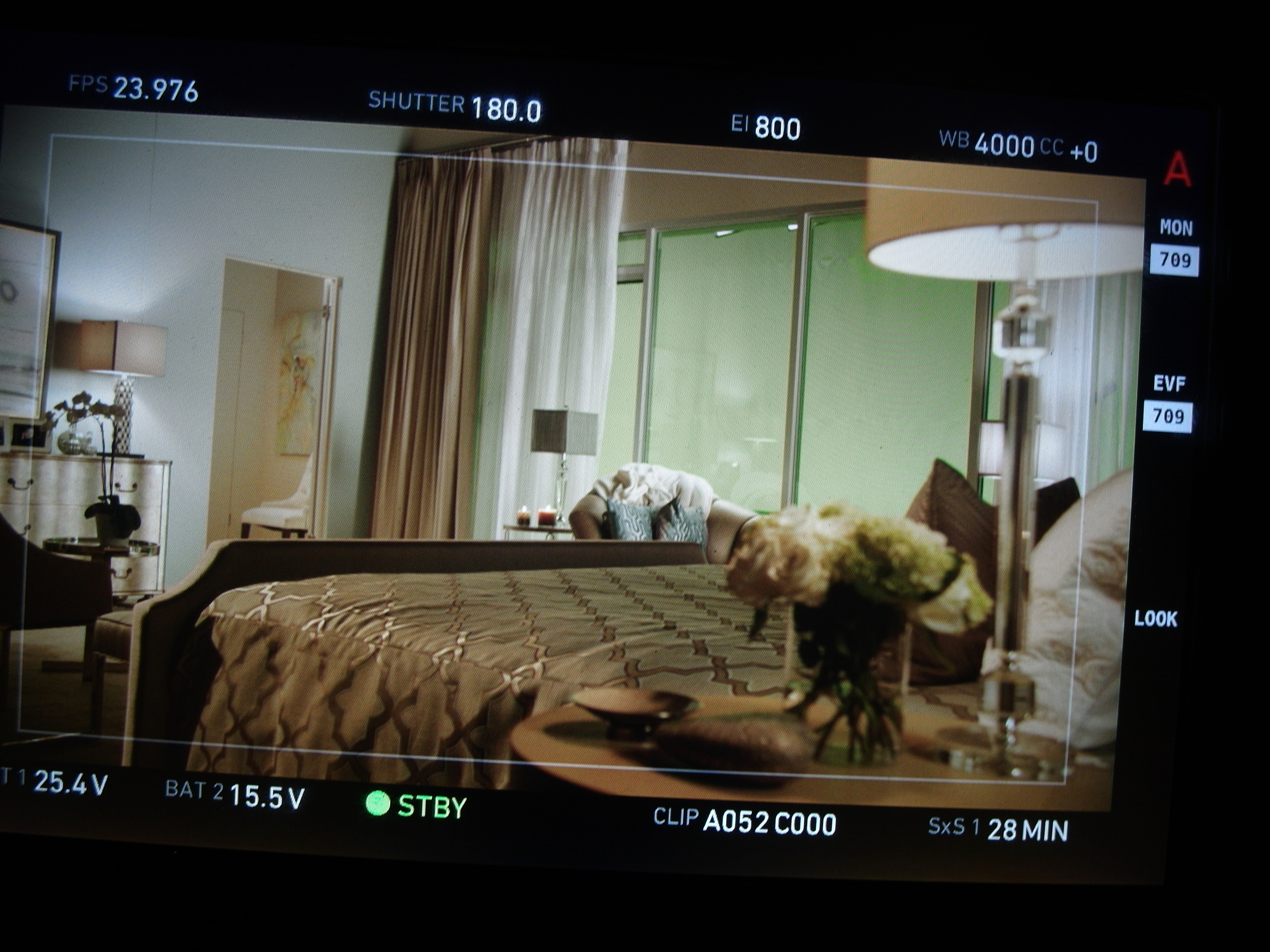 INT. MAGGIE'S APARTMENT