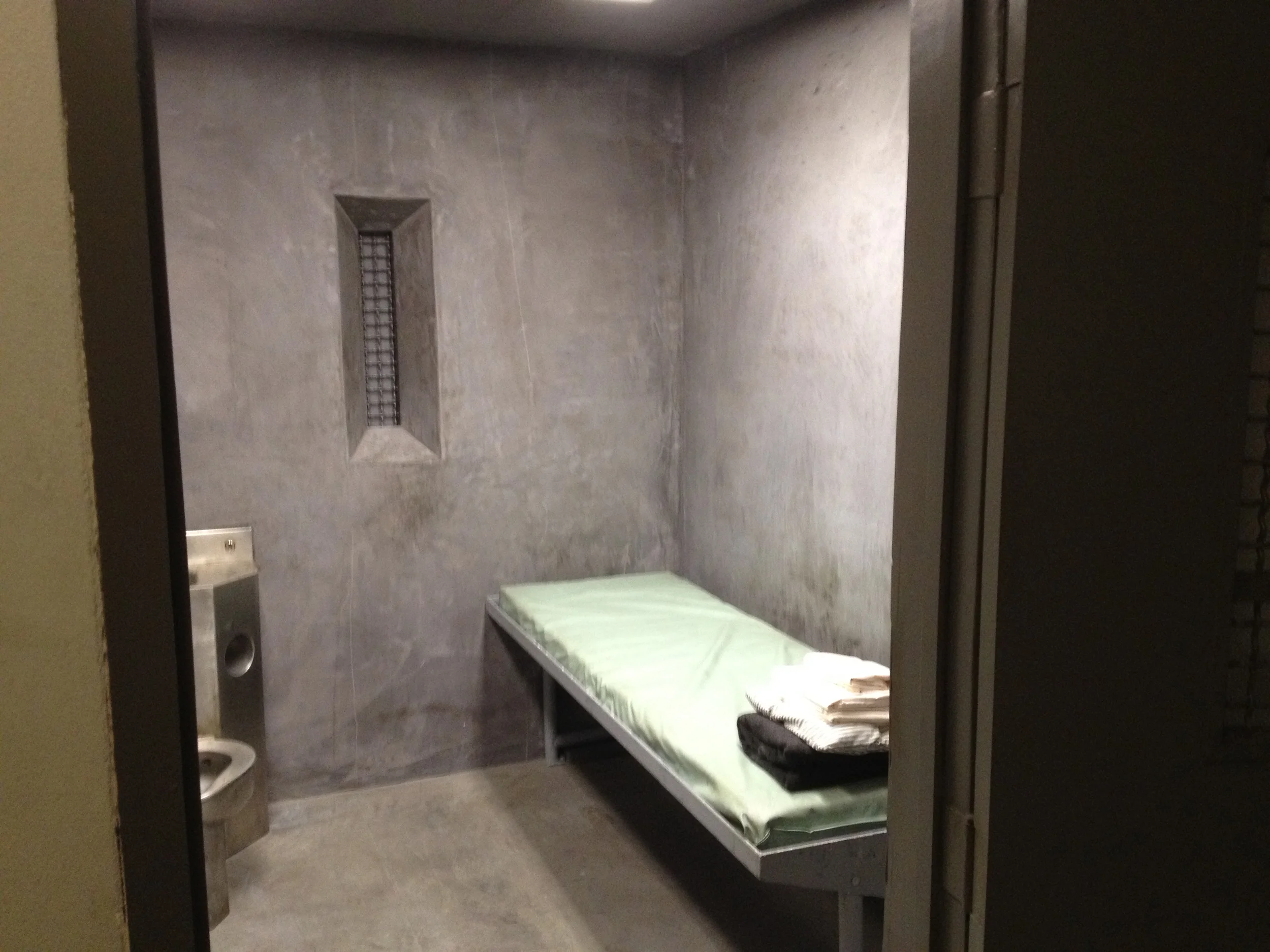 INT. FEDERAL PRISION CELL