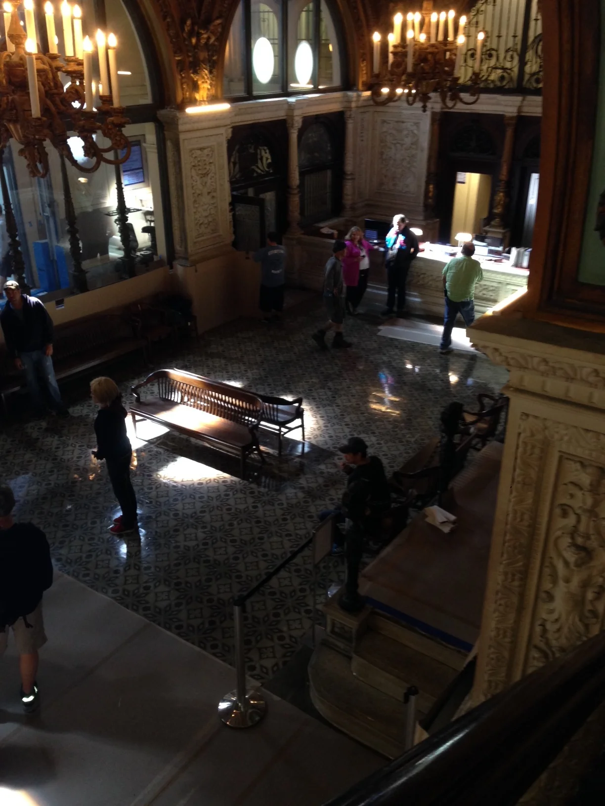 INT. POLICE STATION, DISTRICT 10 - LOBBY