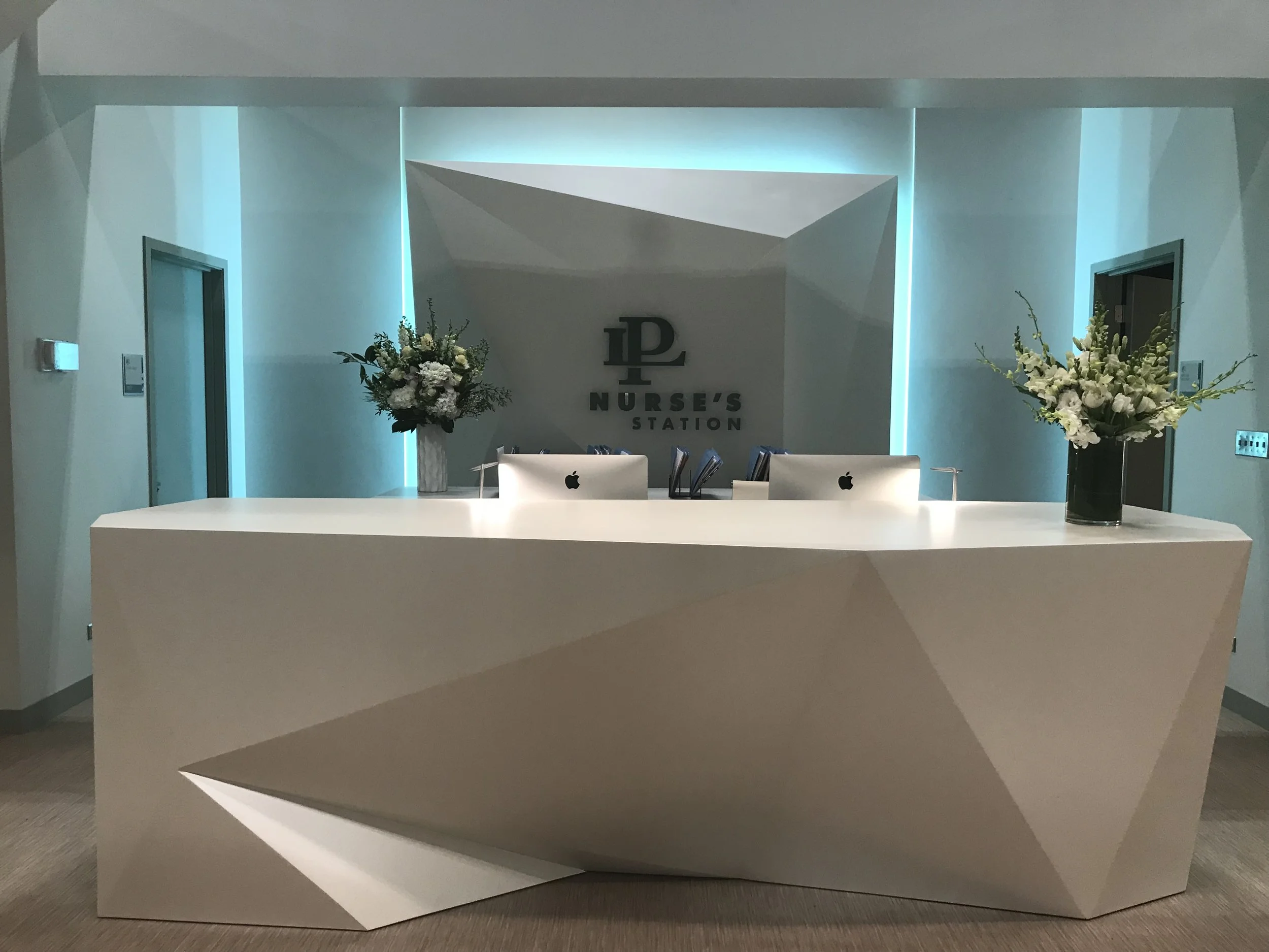  Nurses' Station Desk 